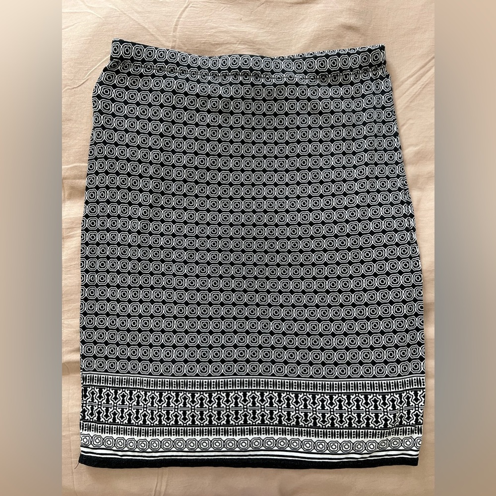 Soft, stretchy and very comfortable skirt!